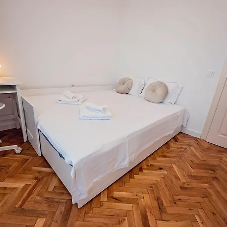 Modern Sea View 2bd Next To Sea Garden By Apartmax